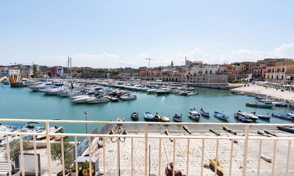 Bisceglie Apartment | GuestHost - Cozy 40 sqm ground floor apartment, perfect for two people.The property offers enchanting views of the sea and the port of Bisceglie and is perfectly located for exploring the city's most charming attractions. All main amenities and the neare