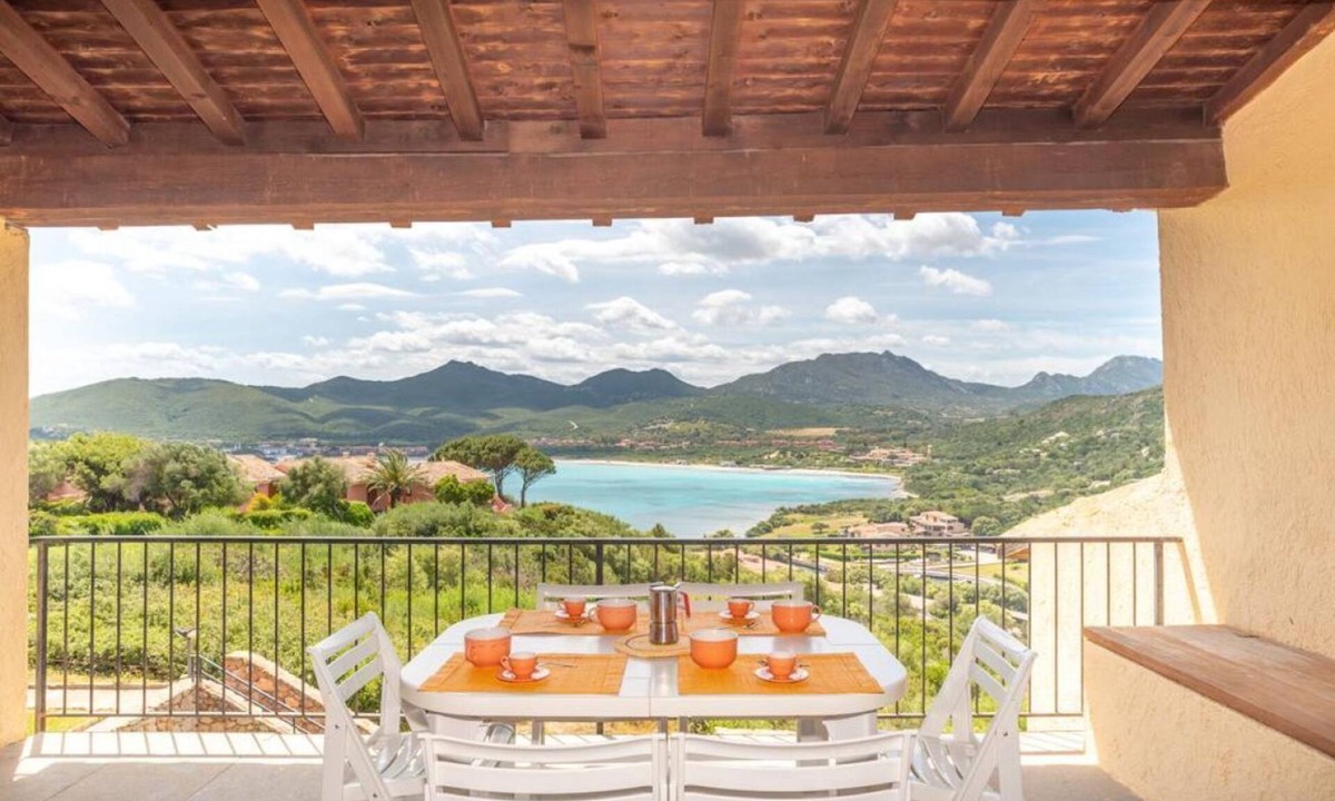 Golfo di Marinella Apartment | GuestHost - Porto Rortondo Roomy Apartment with Terrace!