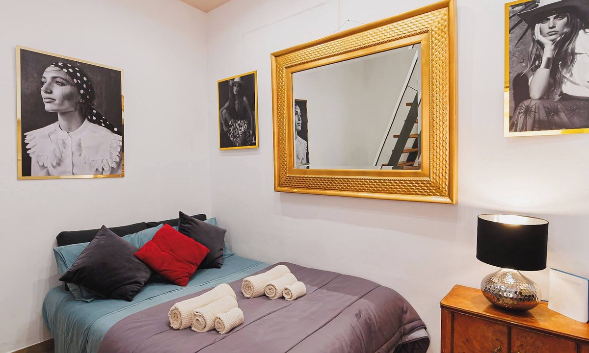 Bari City Centre House | Historic Center of Bari Entire 2-Bedroom Apartment