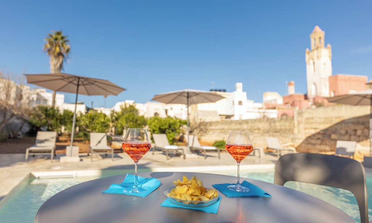 Taviano Villa | Historic residence with swimming pool and garden