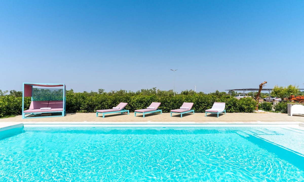 Galatone Apartment | Holiday Apartment "Le Scuderie 1" with Shared Pool, Shared Terrace & Wi-Fi
