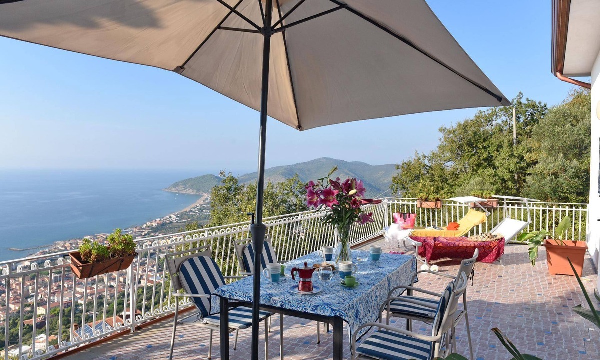 Castellabate Historic Centre Apartment | Holiday flat with sea view and large terrace