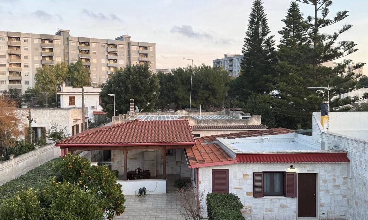 Lama House | Holiday Home 'Dal Cappellaio Matto' with Private Terrace, Wi-Fi and Air Conditioning