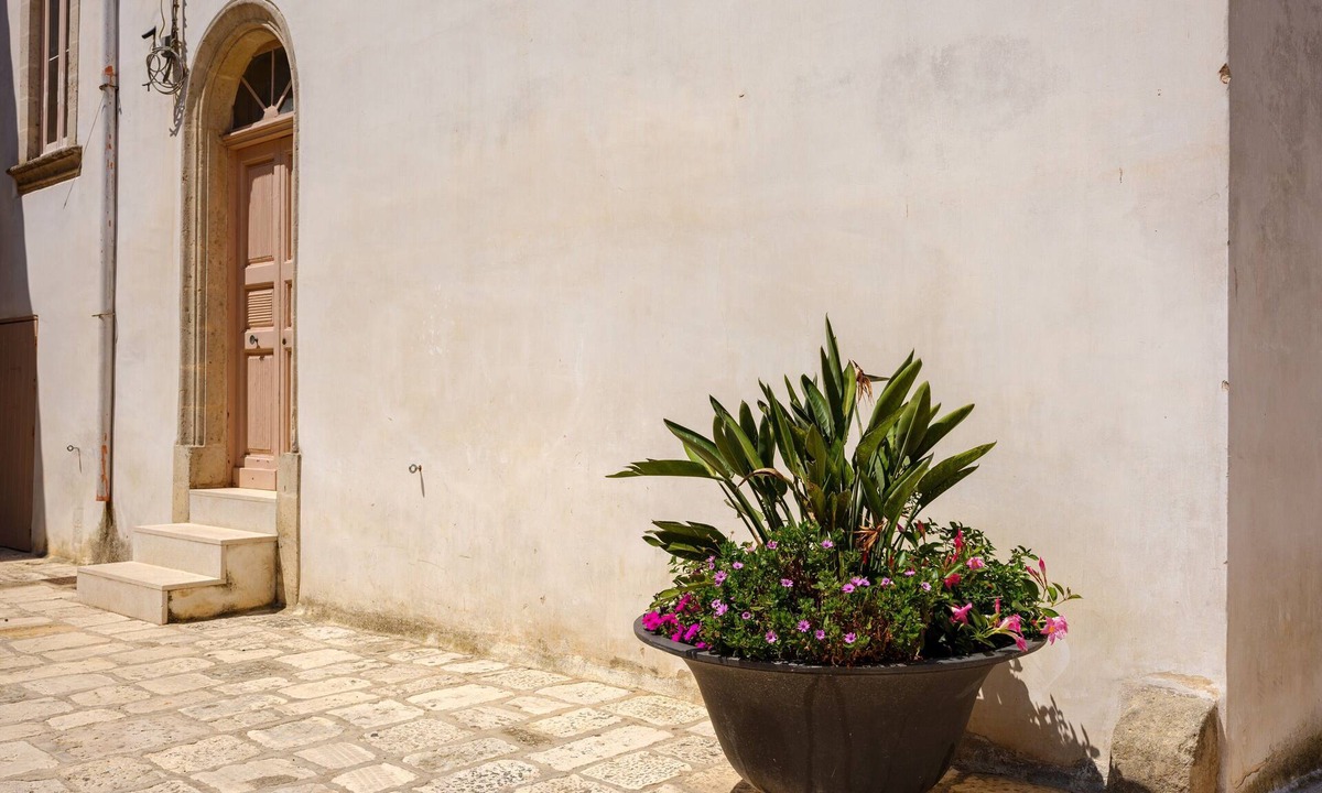 Maruggio House | Holiday Home 'Dimora Storica Maruggio' with Terrace & A/C