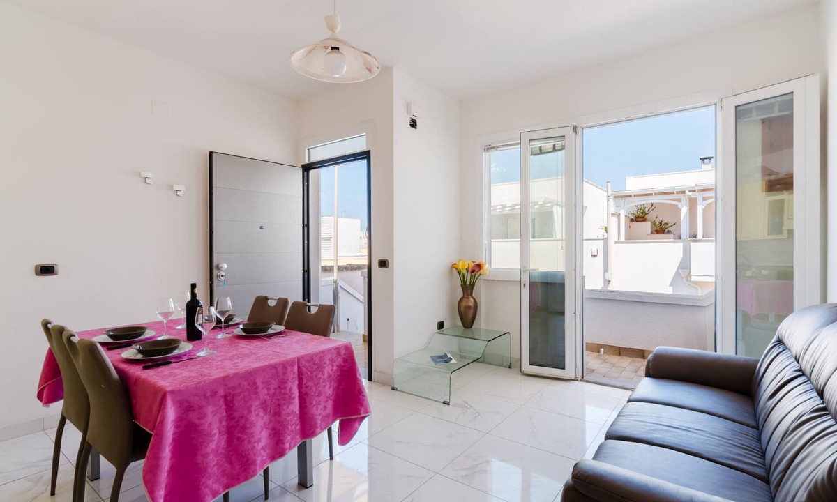 Torre San Giovanni House | Holiday Home 'Casa 406' with Balcony and Air Conditioning
