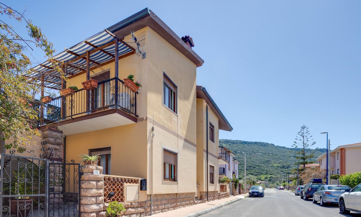 Bosa Marina House | Holiday Home “Paolo e Francesca” with Private Garden, A/C, Wi-Fi – 150 m from the Beach