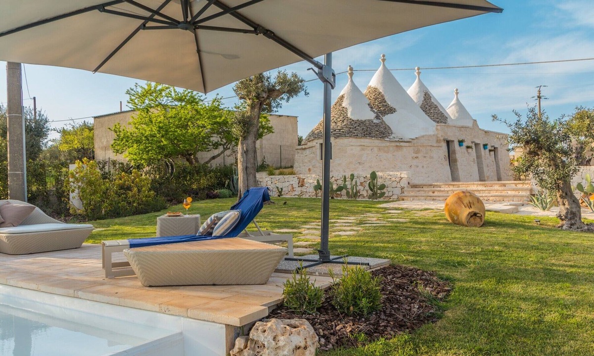 Martina Franca House | Holiday Home 'Trulli Terralunga' with Pool and Wi-Fi
