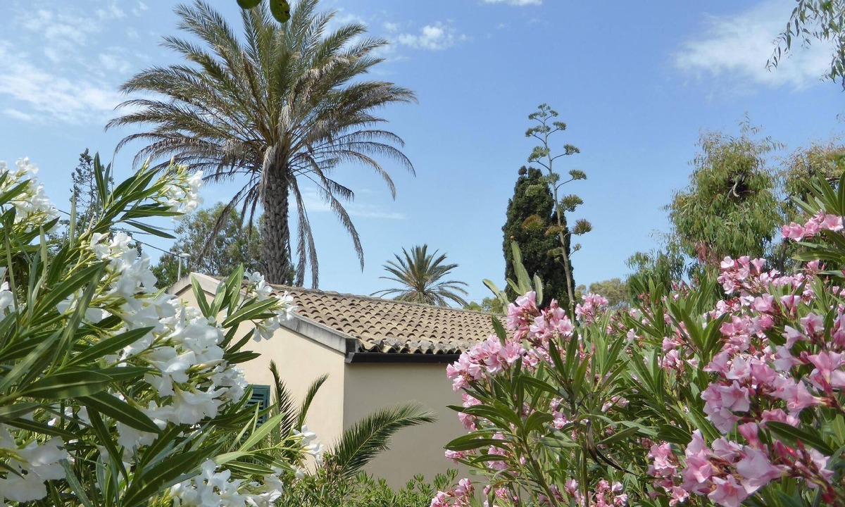 Marina di Modica House | Holiday House in Marina Di Modica with Front Garden