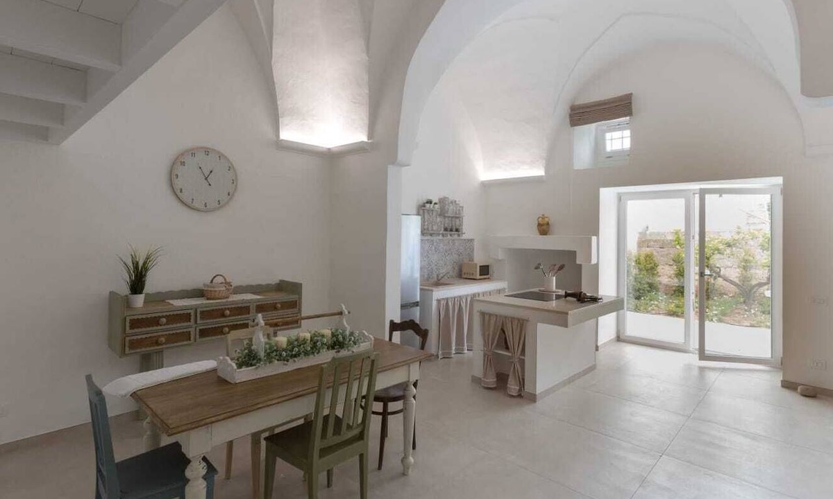 Felline House | HUNDRED LEAVES the village mansion with private garden