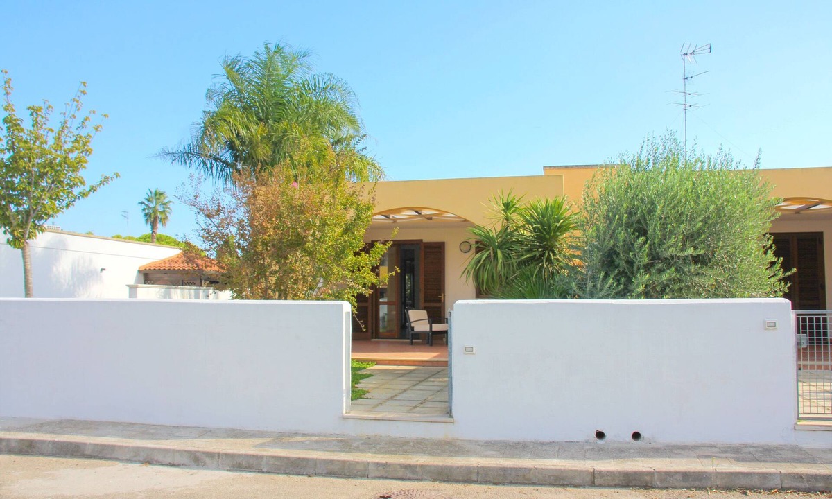 Torre Saracena Villa | ideal for a family for a relaxing holiday with corner garden