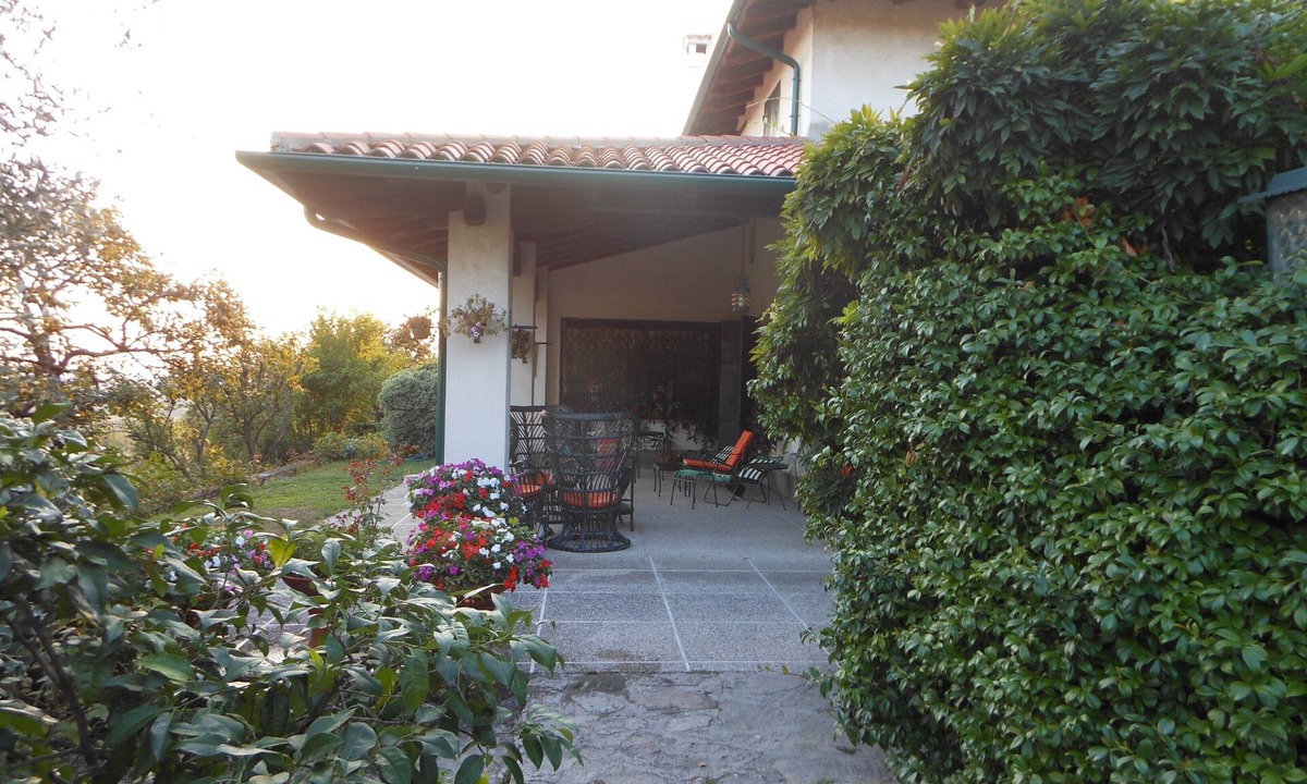 Valnogaredo Villa | Delightful Villa in the Hills with Pool and Panoramic Views