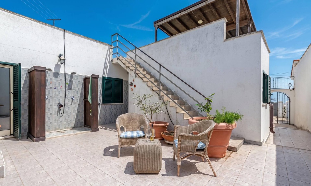 Capilungo House | Kallisti Beach House with Private Garden, Alliste, Italy