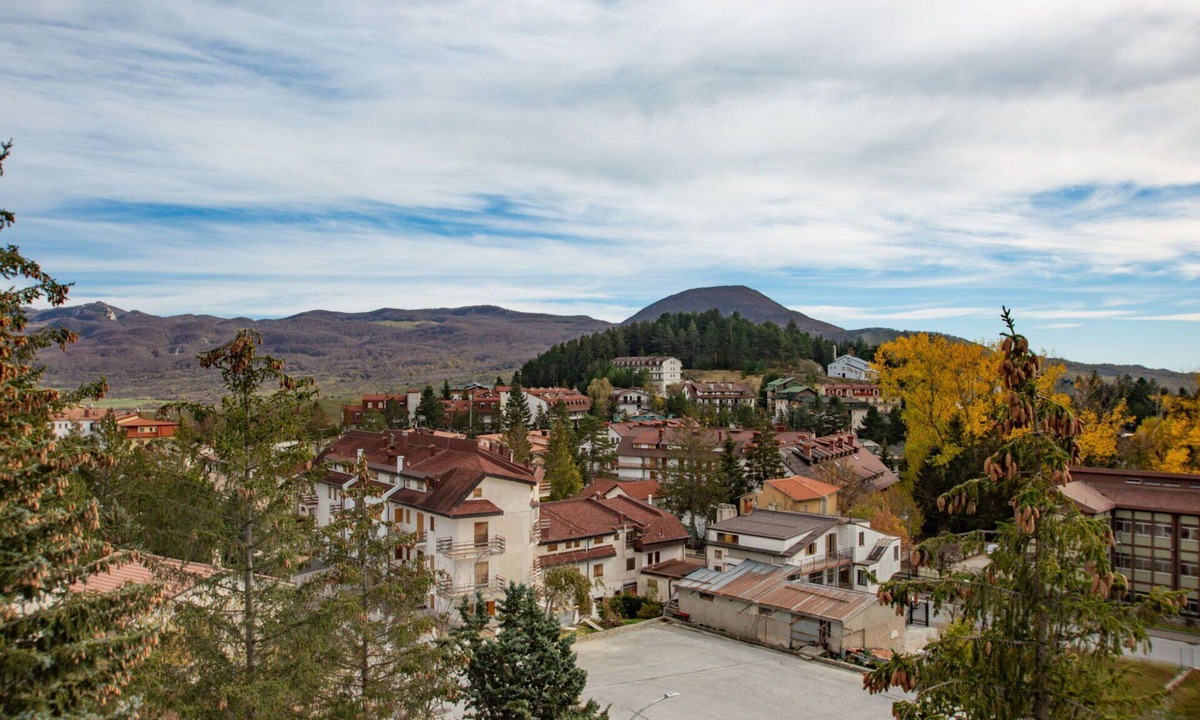 Rivisondoli Apartment | Lovely apartment for 4 people with balcony and pets allowed