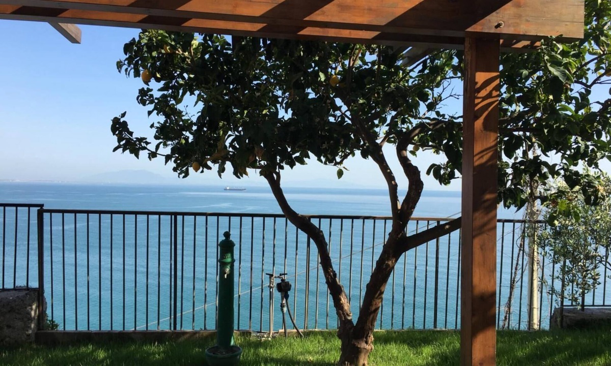 Vietri sul Mare Apartment | Lovely apt with garden in Vietri