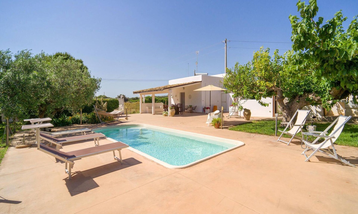Menfi House | Lovely home in Menfi -AG- with private swimming pool, can be inside or outside