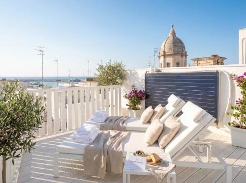 Centro Storico Apartment | Marchesa - 2 Bedrooms, Terrace & Bath Tub in Center