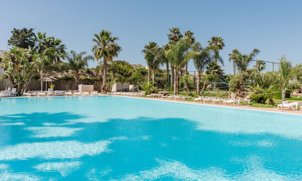 Mazara del Vallo House | Mobile Home 'Casa Mobile Deluxe' with Shared Pool, Wi-Fi and Air Conditioning