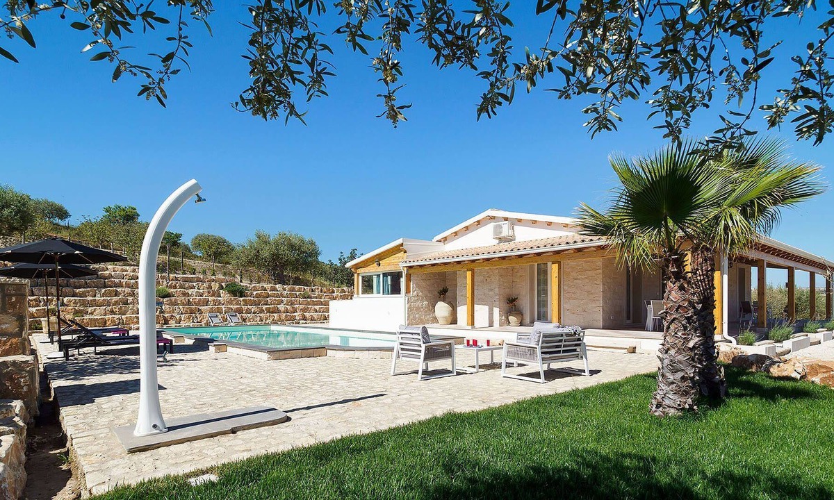 Noto Villa | My Rental Homes - Villa L'Olivo with private pool, garden and equipped terraces