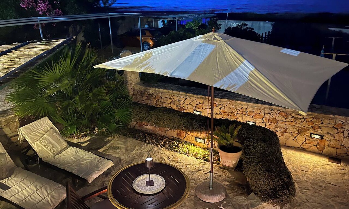 Villanova Apartment | Refined & Charming Garden Suite directly by the Sea – for 2 Guests