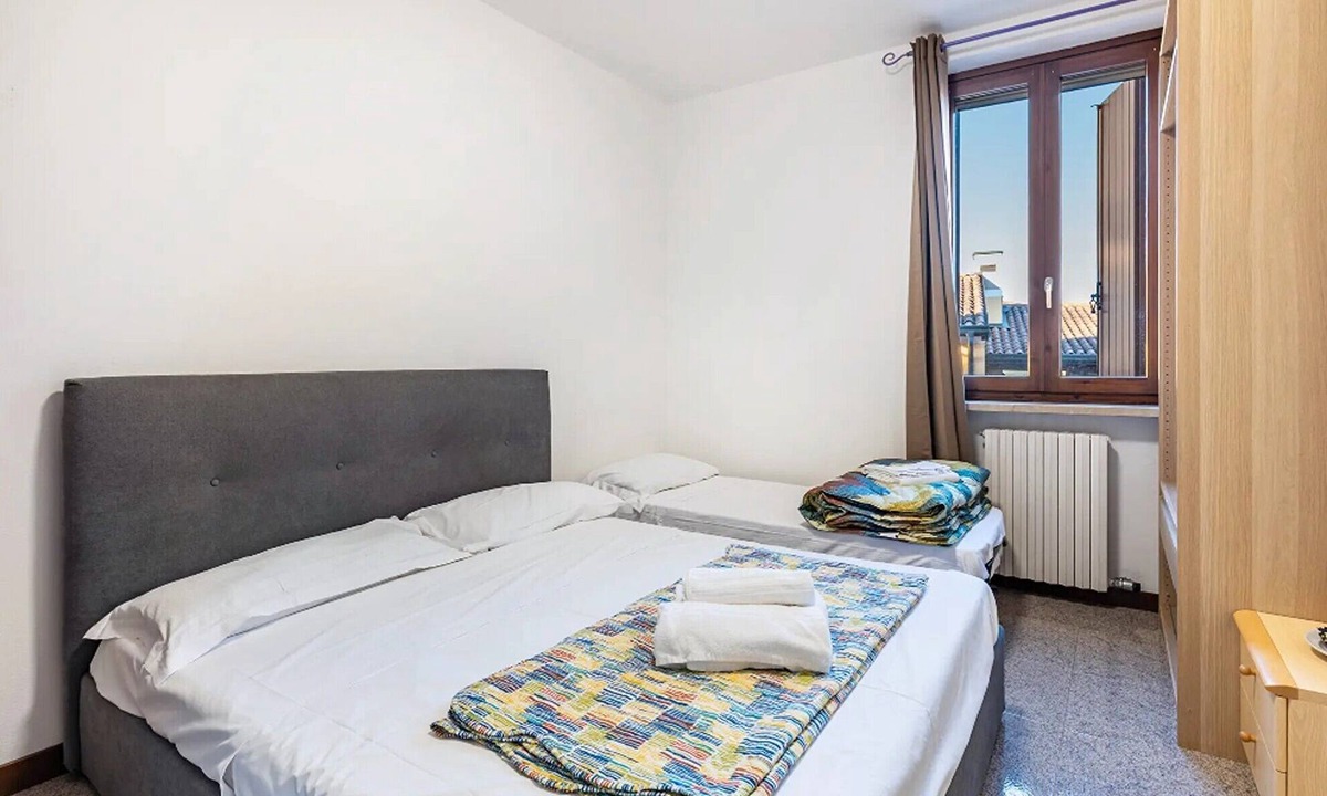 Pizzoletta Apartment | Room 'Camera Tripla Budget' with Shared Terrace, Wi-Fi and Air Conditioning