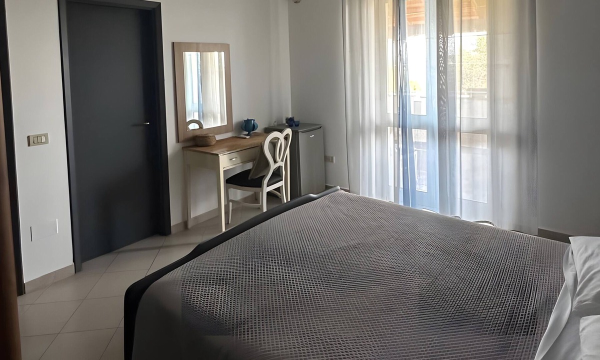 Vignacastrisi Apartment | Room 'Margherita 5' with Private Terrace, Wi-Fi and Air Conditioning