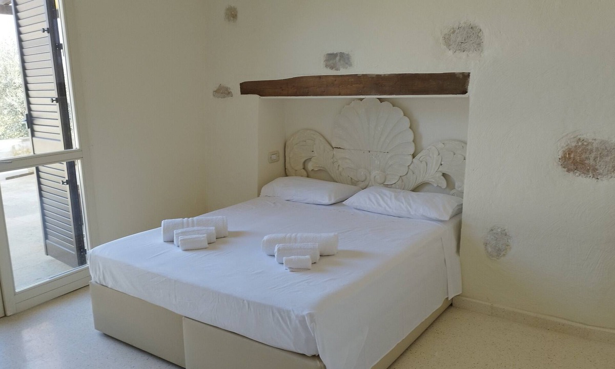 Ugento House | Room 'Villa Casciani - Levante' with Shared Pool, Wi-Fi and Air Conditioning
