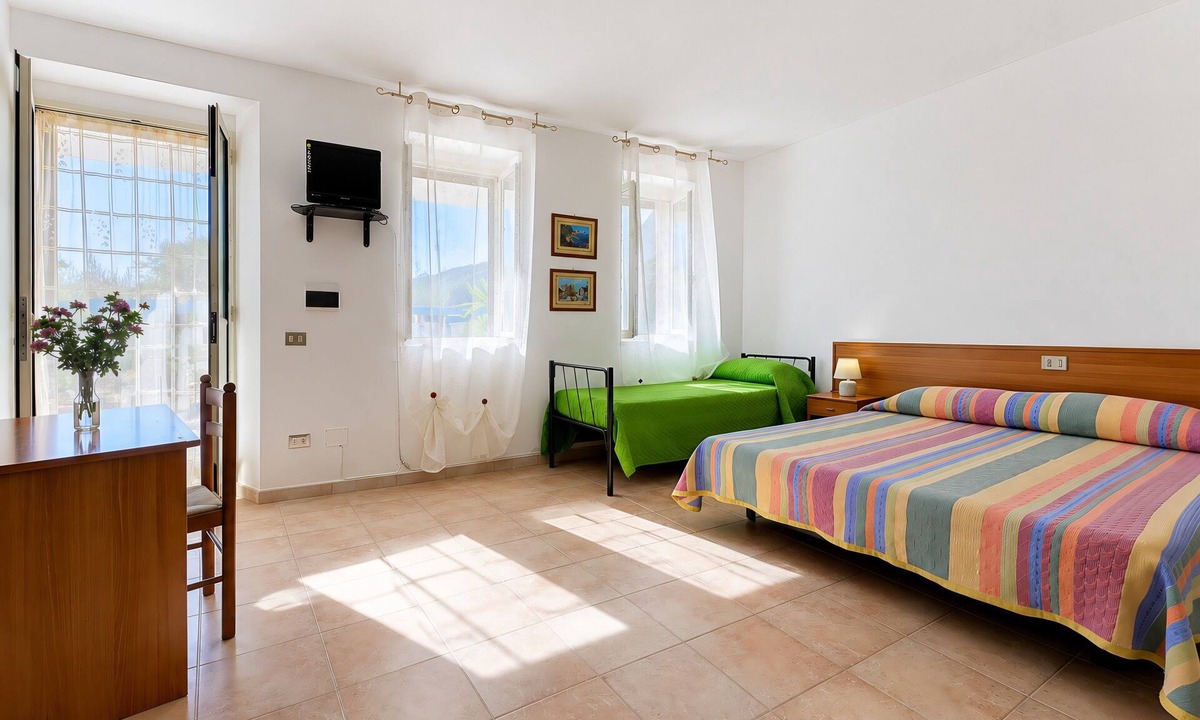 Mattinata Bed & Breakfast | San Michele - B&B 21 with Veranda, Wi-Fi and Air Conditioning