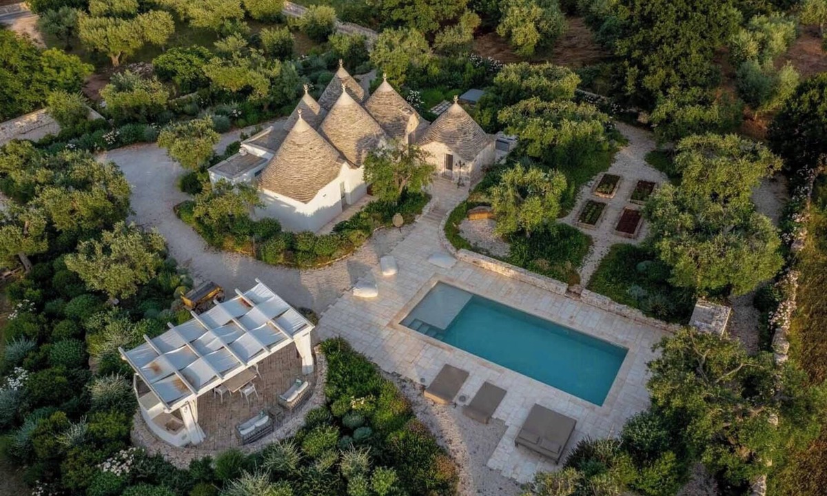 L'Assunta House | Six-cone trullo with spa near Alberobello