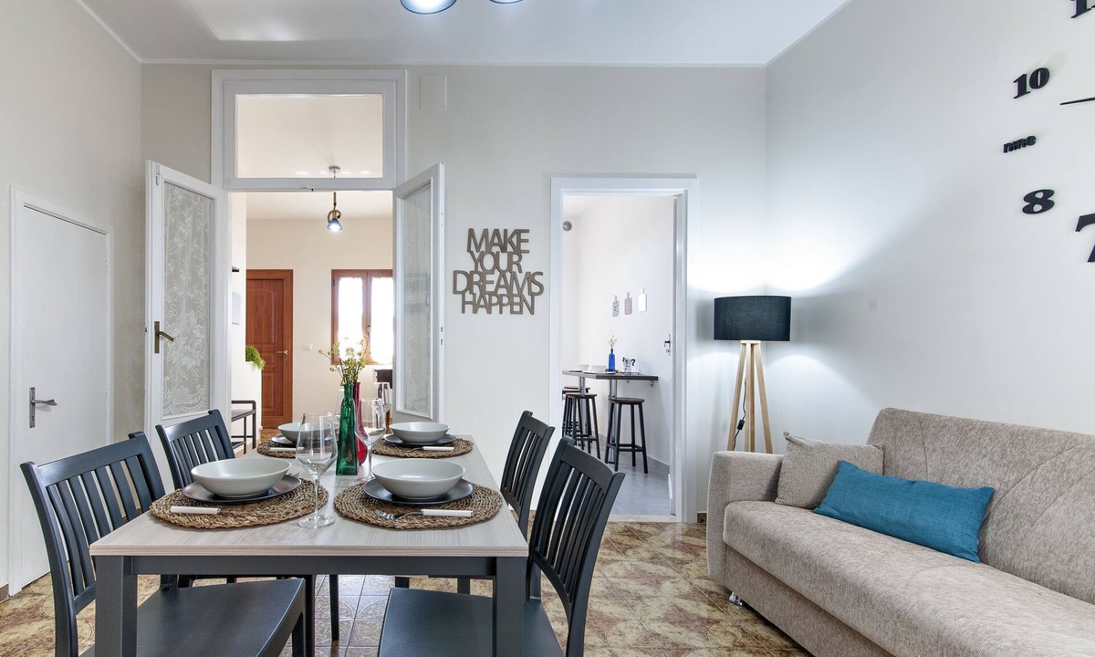 Carmiano House | Spacious House With Garden