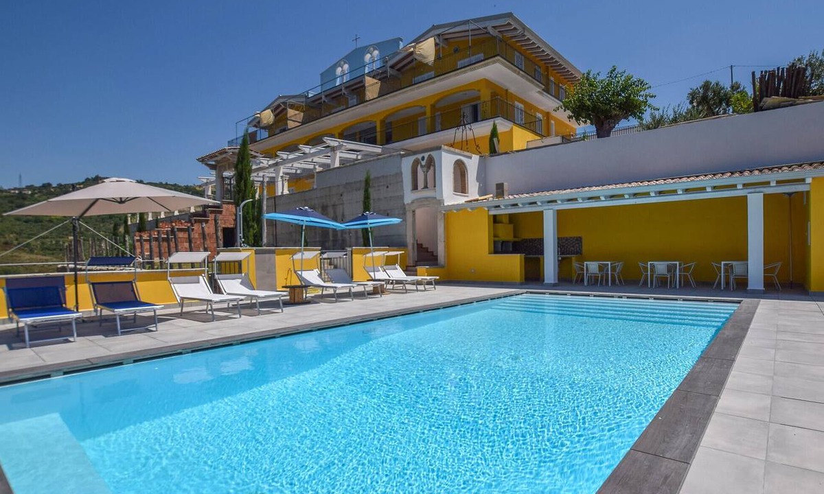 Laureana Cilento Apartment | Stunning apartment in Laureana Cilento with WiFi