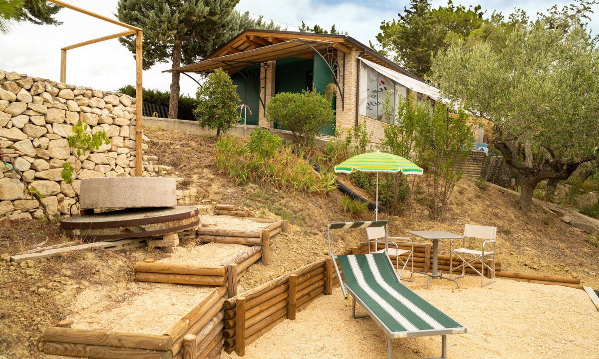 Citta Sant'Angelo House | Stunning villa with A/C, hot tub, private pool, WIFI, patio, pets allowed and panoramic view