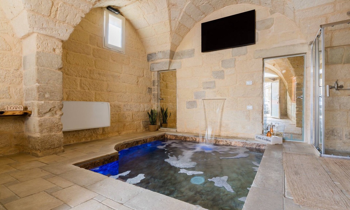 Cannole House | Suite 'La Limesa' Corte Cochlea with Panoramic Terrace, Indoor Pool, Wi-Fi & AC