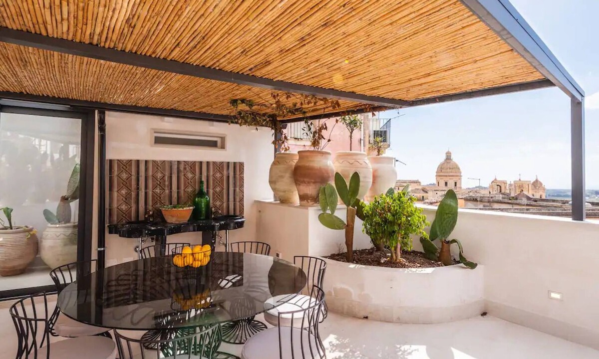 Noto Historic Centre House | Terrace of the Jars - Terrace in Noto Centre - Free WifiFree parking area