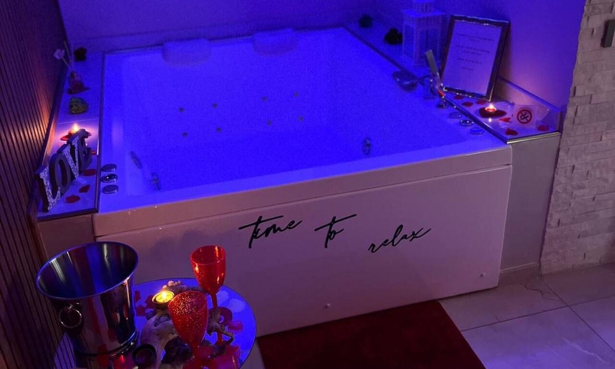 Fisciano Apartment | Terraforte Luxury Suite Superior Room with Hot Tub