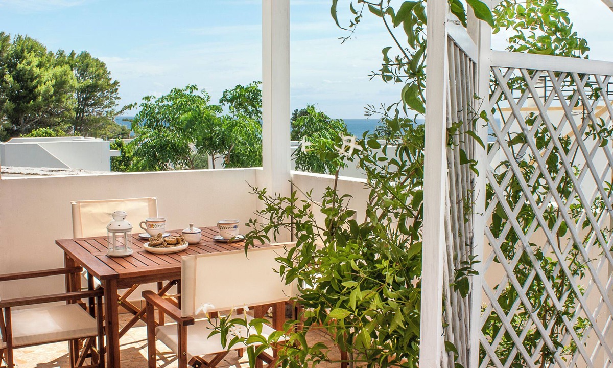 Santa Cesarea Terme Apartment | The Arbutus Tree, two-bedroom apartment 2 places with Sea View a stone's throw from the beach.