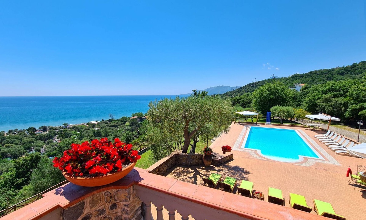 Villammare House | Traumvilla mit Panoramapool by Interhome