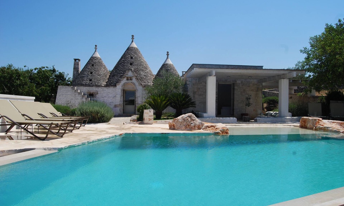 Ostuni House | Trullo, Infinity Pool & Stunning Views/Explore Puglia’s Itria Valley & Beaches