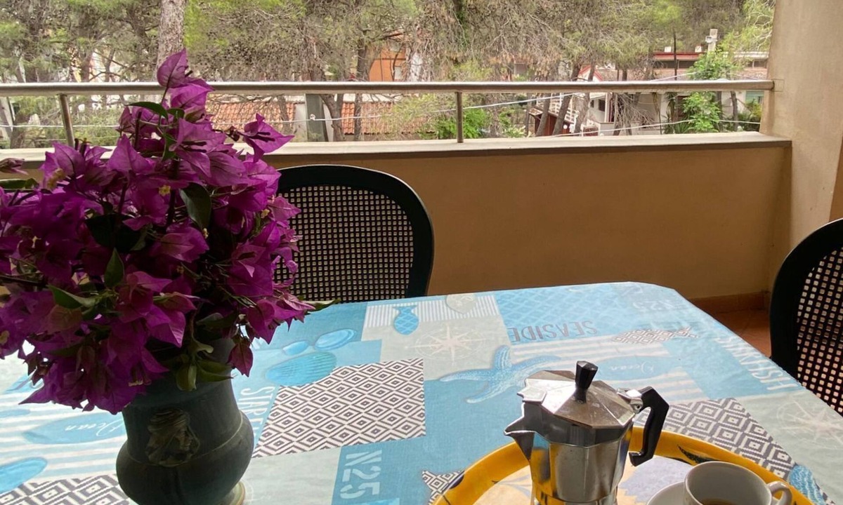 Castellaneta Marina Apartment | TWO-ROOM AIR-CONDITIONED APARTMENT 5 MINUTES FROM THE SEA SURROUNDED BY PINE FOREST
