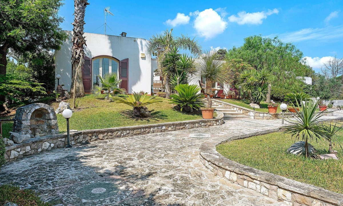 Santa Cesarea Terme Villa | Typical Salento Villa on the Coast with Jacuzzi