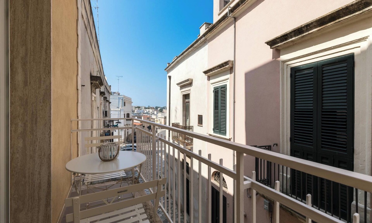 Brindisi Histotic Center House | Vico Bianchi 5 by BarbarHouse