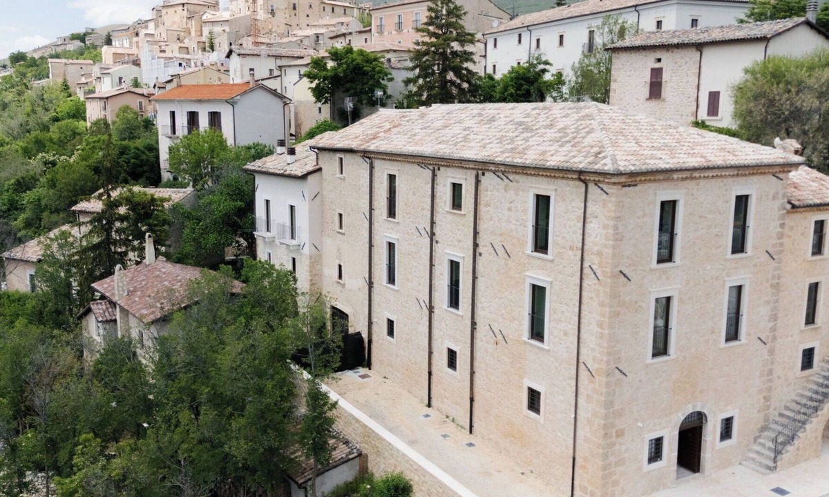Santo Stefano di Sessanio Villa | Villa in Santo Stefano Di Sessanio with 6 bedrooms sleeps 14