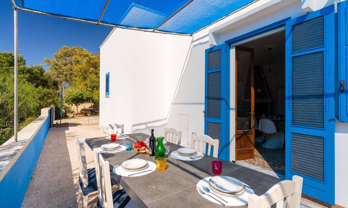 Marina di Mancaversa Villa | Villa 'Arsoniae Casa Vacanze' with Sea View, Wi-Fi and Air Conditioning
