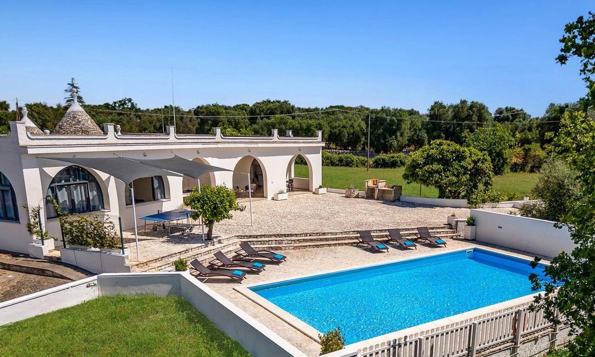 Ceglie Messapica Villa | Villa Azzurrato by Villa Plus