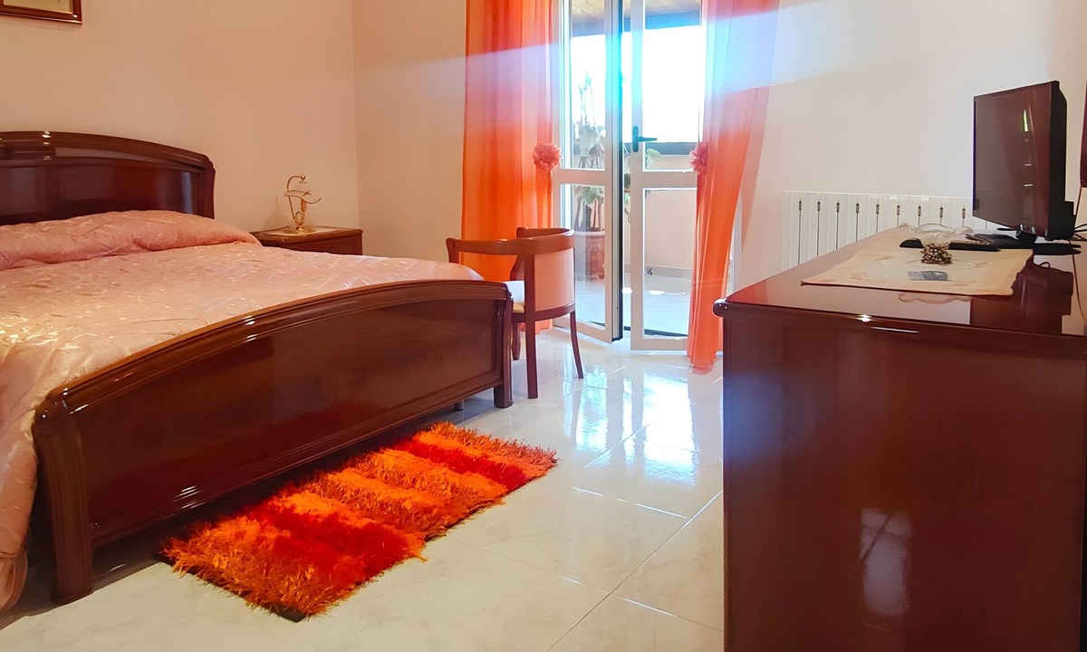 Morano Calabro Apartment | Villa 'Camera Viola Del Pensiero' with Mountain View, Shared Pool and Wi-Fi