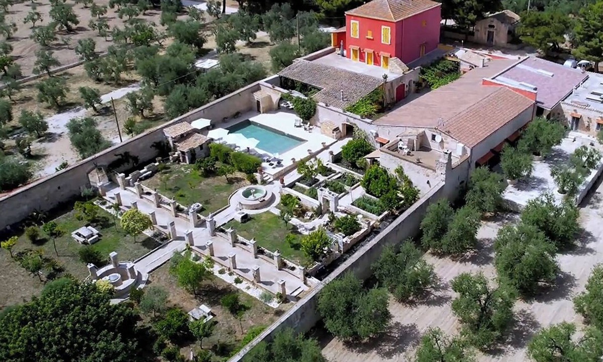Terlizzi Villa | Villa Cappelli, Enjoy an amazing stay in a beautifully restored villa on historic Via Appia.