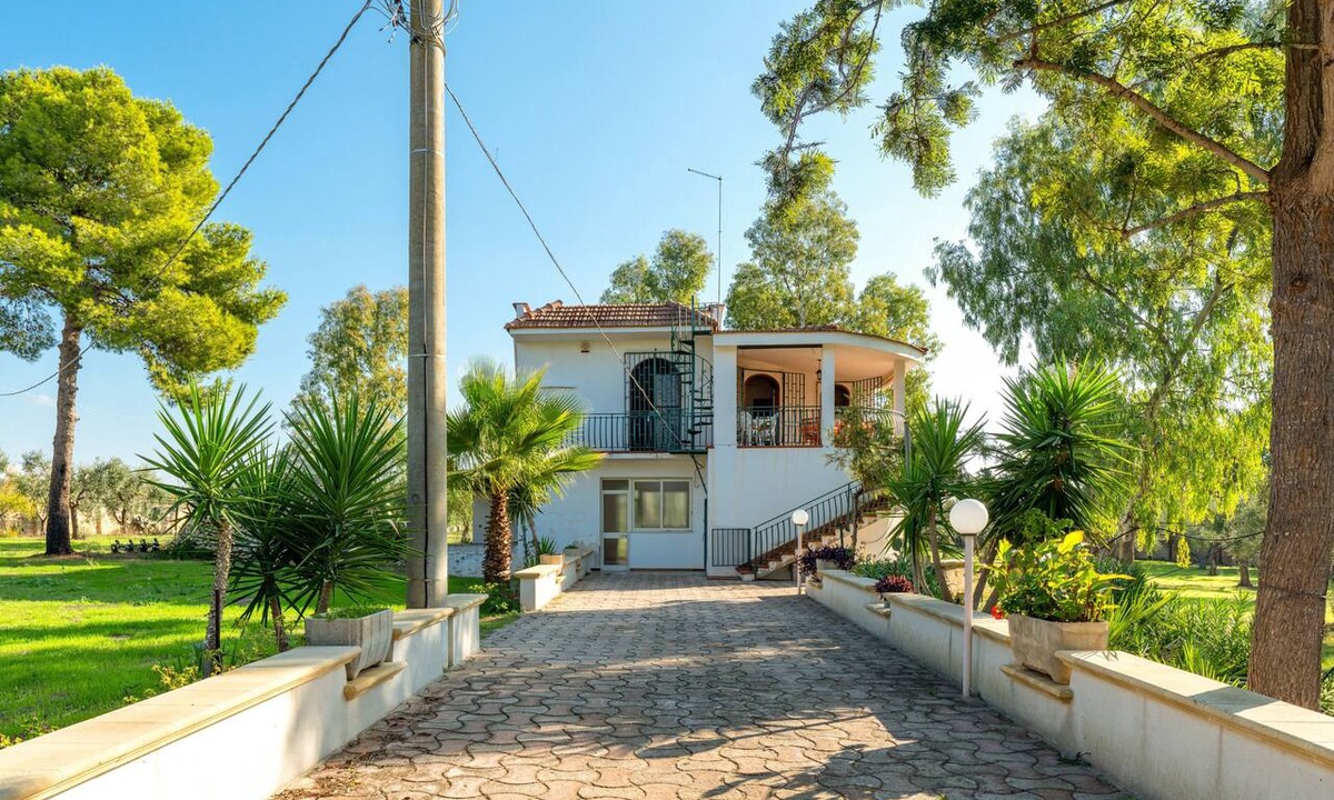 Manduria Villa | Villa 'Degli Ulivi' with Private Terrace and Air Conditioning