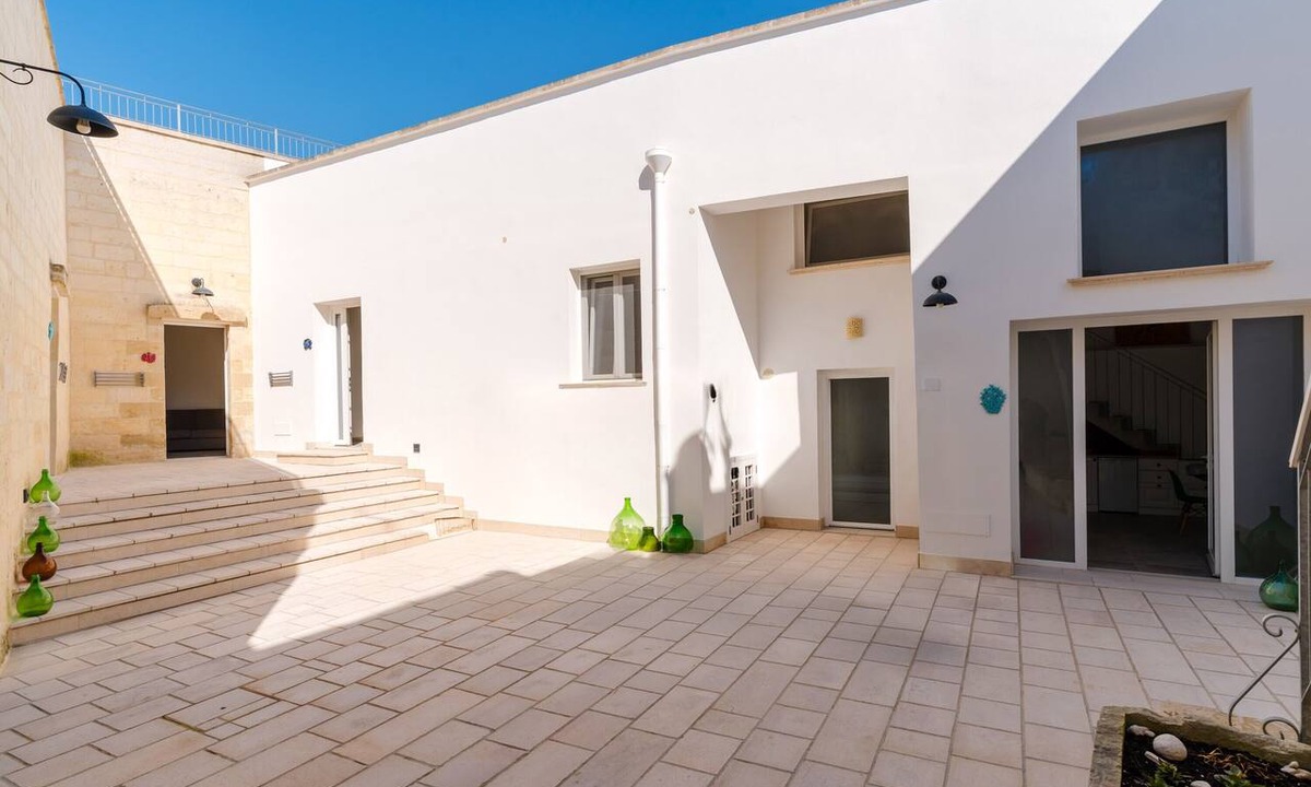 Uggiano la Chiesa Villa | Villa 'Dimora Storica Jolanda in Uggiano' with Shared Terrace, Wi-Fi and Air Conditioning