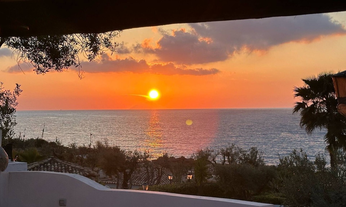 Parghelia Villa | Villa 'Edith' with Sea View, Shared Pool, and Air Conditioning