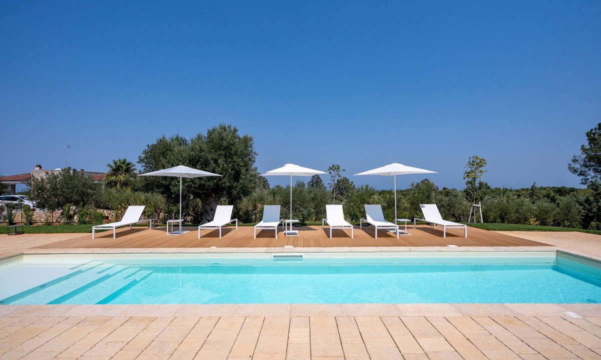 Polignano a Mare Villa | Villa 'Flora' with Sea View, Wi-Fi, and Air Conditioning