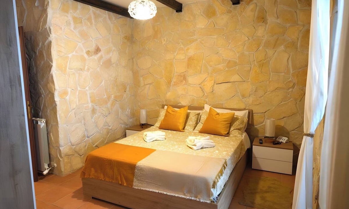 Lake Bracciano Villa | Villa 'Jannuzzi House' with Lake View, Wi-Fi and Air Conditioning
